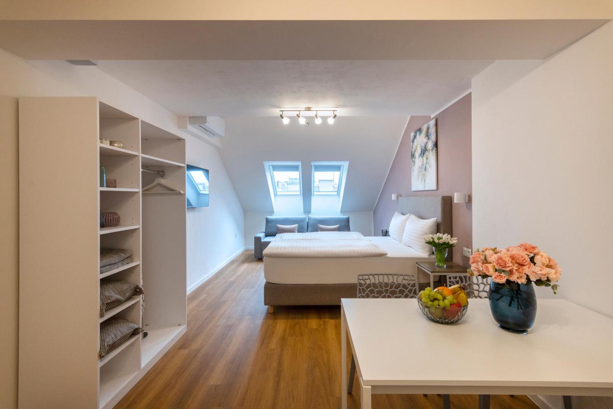 Hidden Art Boutique Residence By Dwellfort Praga Exterior foto
